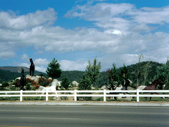 Ruidoso Downs, NM : Horse sculptures along Hwy