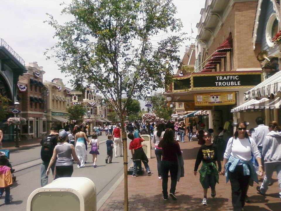 Anaheim, CA : A Walk Down Main Street in Disneyland