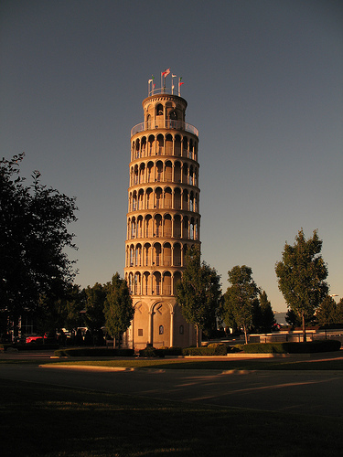 Niles, IL: A 1/3 size replica of the Leaning Tower of Pisa