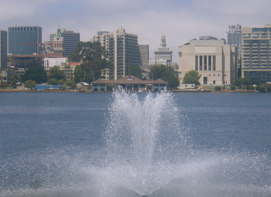 Oakland, CA: fountain, city view