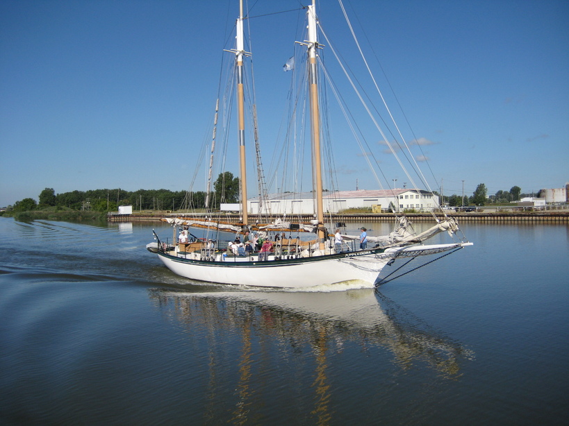 Bay City, MI: Boat AppleDore
