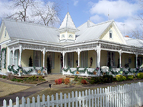 Fredericksburg, TX : Typical home dressed up for Christmas