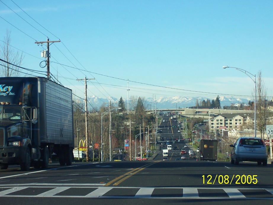 Lynnwood, WA : Lynnwood Wa surrounded by mountains photo, picture