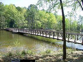 Tatum, TX : Pedestrian Bridge to the island at Martin Creek State Park