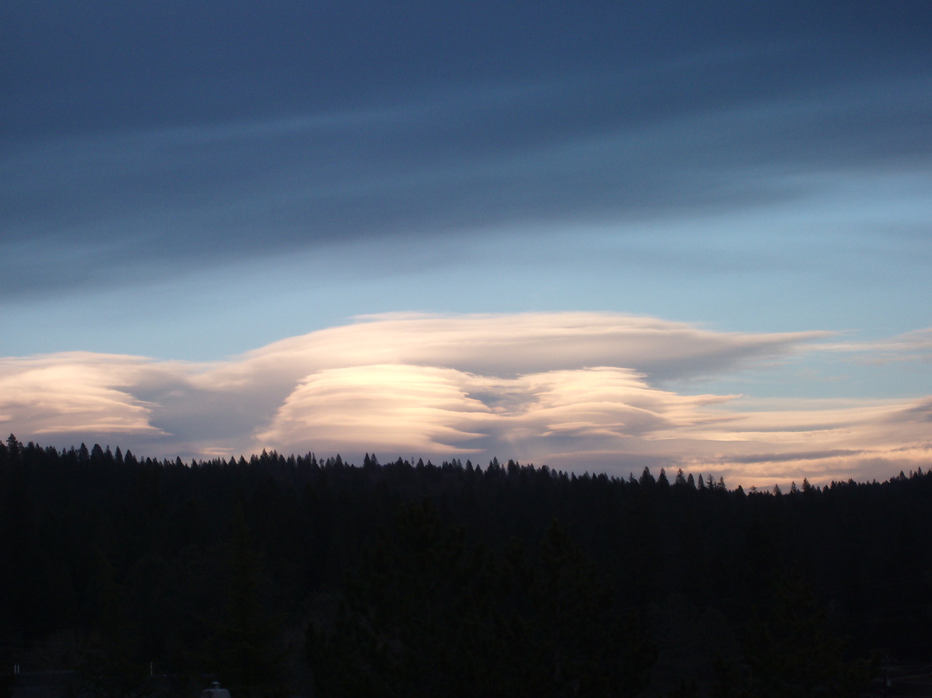 Nevada City, CA : Strange cloud above my home on Banner Mountian Idheo