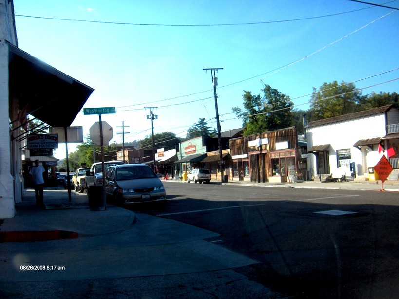 Julian, CA : Looking down Main Street