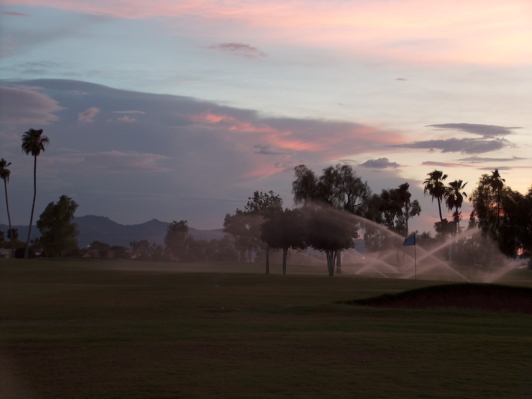 Sun City, AZ: Sunset on the golf course