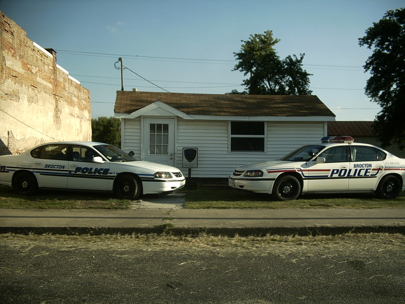 Brocton, IL : Brocton Police Department and patrol cars.