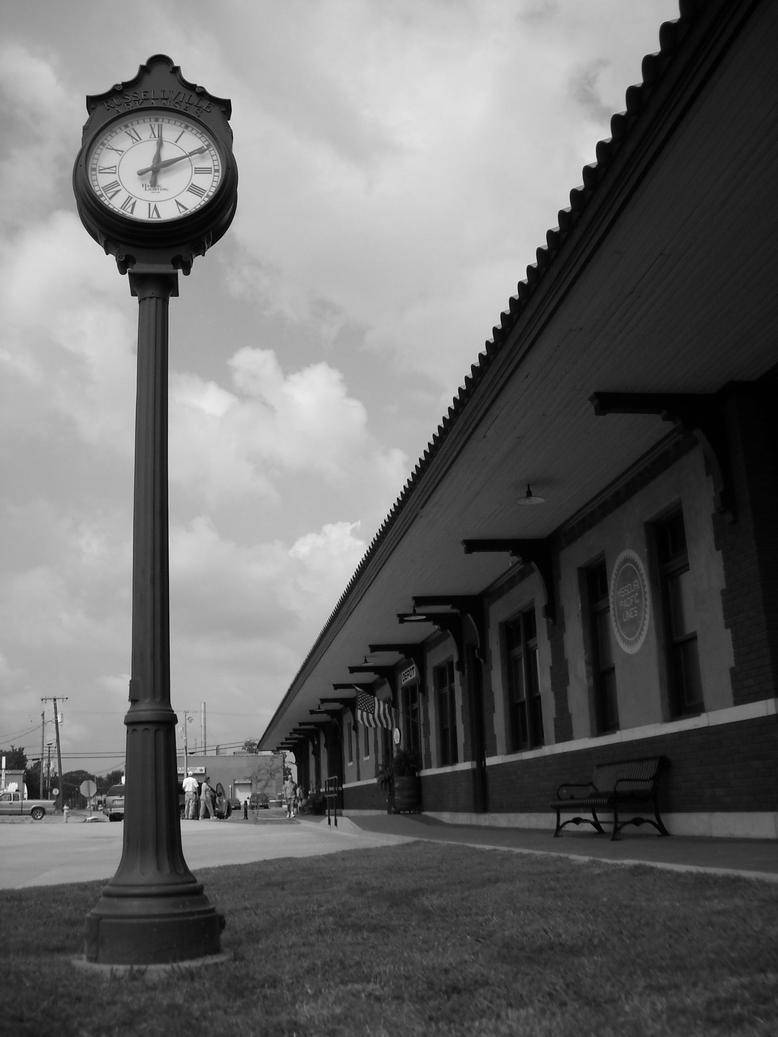 Russellville, AR: Russellville MoPac depot and clock