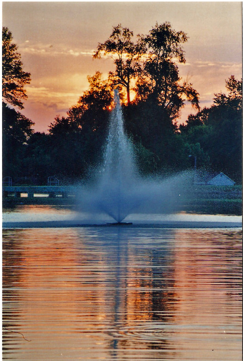 Boonville, IN: Boonville City Lake Fountain