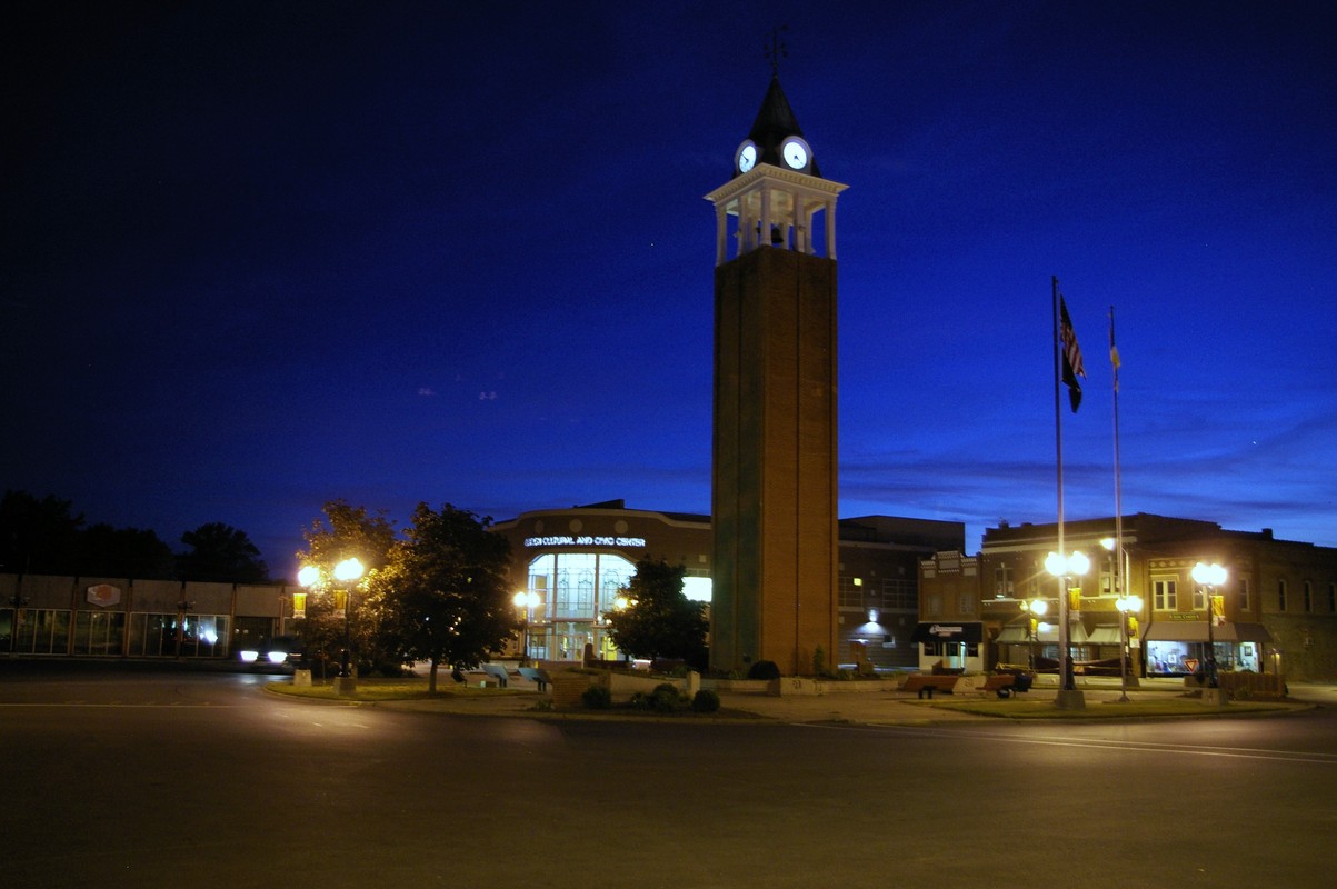Marion, IL: Marion tower sqaure