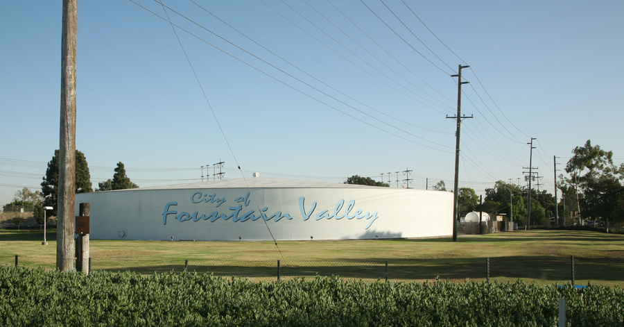 Fountain Valley, CA: Water tank at Euclid St. as seen from 405 freeway onramp.