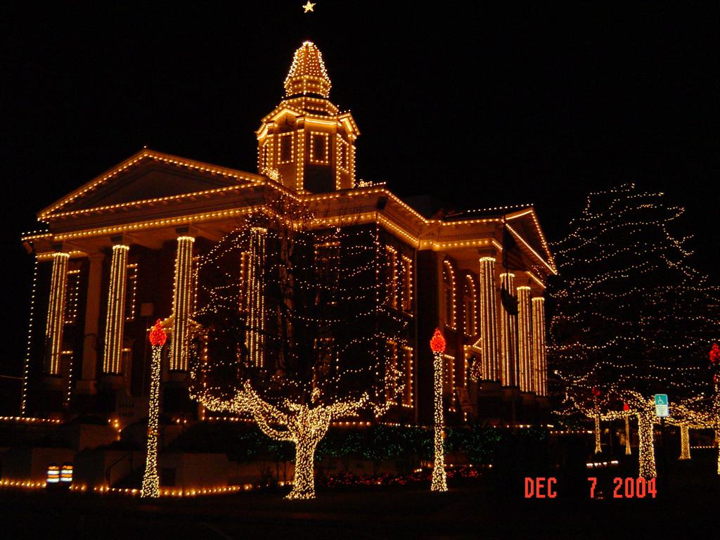 Paris, AR: Logan County Courthouse in Paris, Ar decorated for Christmas