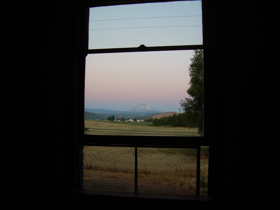 Dufur, OR : Balch Hotel - Evening look at Mt Hood