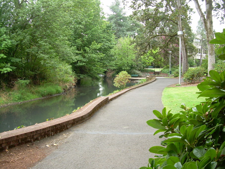 Salem, OR: Creek and Path around State offices