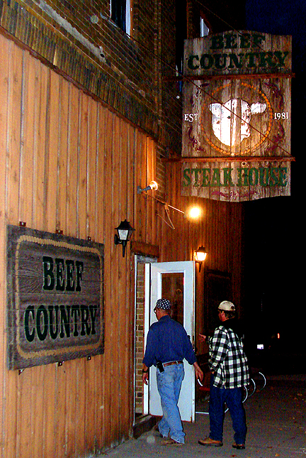 Albert City, IA : When visiting Albert City donӴ miss the opportunity to feast at the finest restaurant in the area - The Steak House!