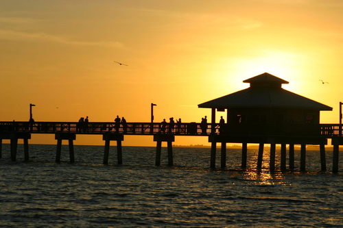 Fort Myers Beach, FL: Sunset at Fort Myers Beach Pier