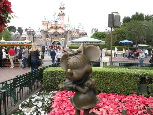 Anaheim, CA : Minnie Mouse Statue 
