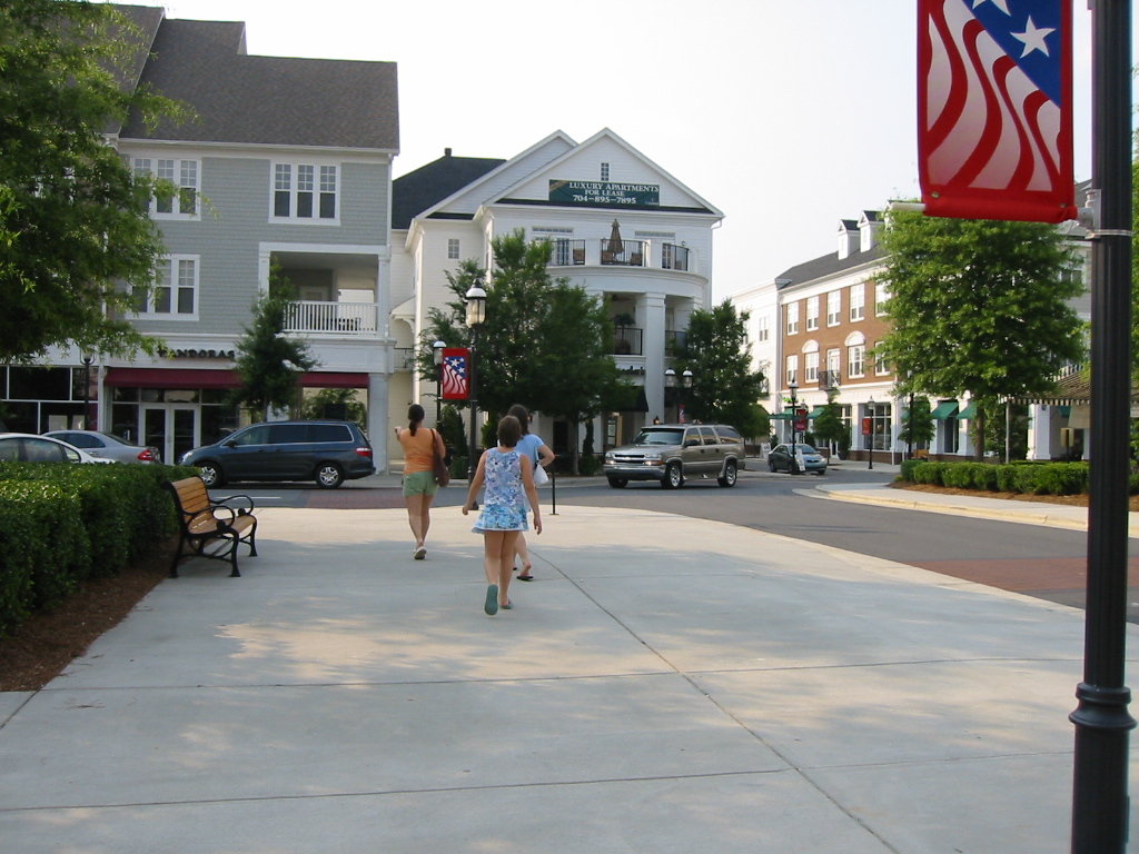 Huntersville, NC: Picture of Birkdale shopping mall