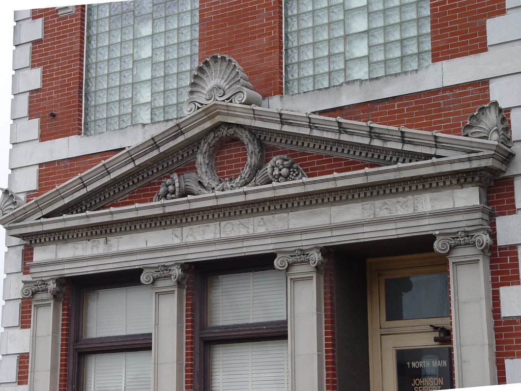 Pinckneyville, IL : Brickwork detail on one of the buildings. Still 1st Nat'l?