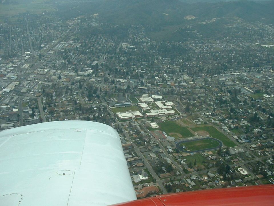 Grants Pass, OR : View of multi-engine flight training done by Pacific Aviation NW