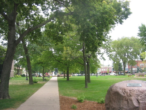 Hutchinson, MN : Library courtyard