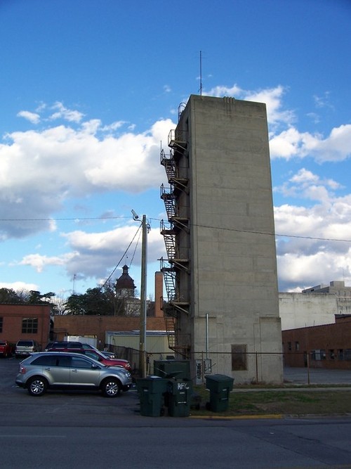 Columbia, SC : This is a disused practice tower for the Columbia Fire Department, located off Park Street in Columbia, South Carolina. To the right is the rear of what used to be the headquarters of the dept. The city is still searching for a use for this property. The State House dome can be seen in the background. Picture taken January 8th, 2009.