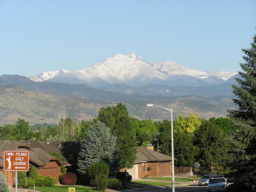 Longmont, CO: Looking West Down Mountain View on a Clear Sunny Day in 2004