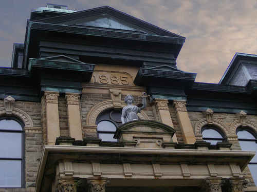 Millersburg, OH : Close up of front upper half of Millersburg Courthouse