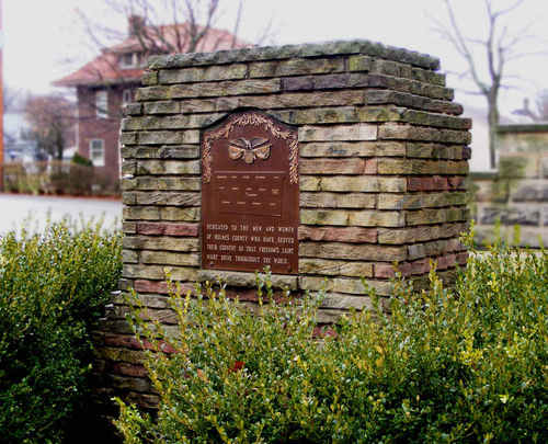 Millersburg, OH : Dedicated to the Service people of Holmes County - in front yard of Courthouse
