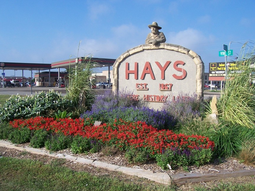Hays, KS: Sign welcoming you to Hays - August 2004