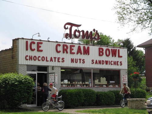 Zanesville, OH: Tom's Ice Cream Bowl