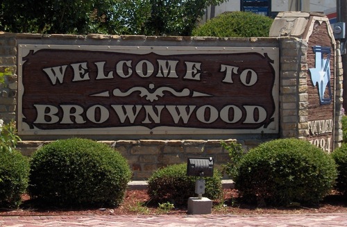 Brownwood, TX: Welcome to Brownwood Sign Located Near the "T"