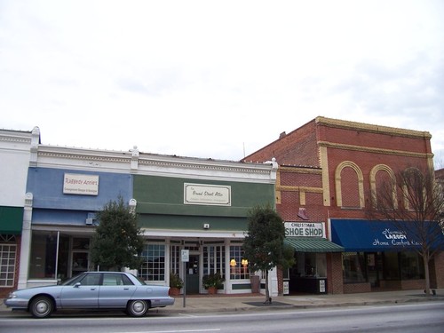 Camden, SC: Some of the storefronts on Camden, South Carolina's Broad Street. Some of these stores are small; so small I'm going to have to call them "dinky."