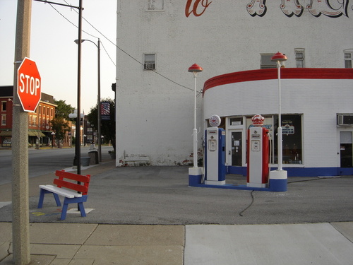 Aledo, IL: Old Gas Station on College Avenue