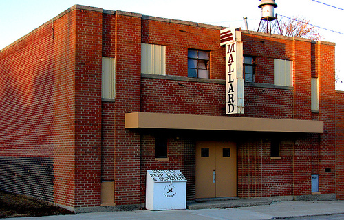 Mallard, IA: Opened in 1939, the Mallard Theater once provided top-quality films to its town of Mallard, IA.The filmhouse, which closed operations around 1980, stands unused. Hauntingly, this ghost theater's seats and projector are still in place.