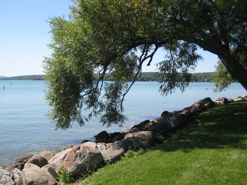 Canandaigua, NY : These pictures were taken 8/26/08  while walking down by the party house.  Hope you can use them as I think Canandaigua Lake is beautiful.