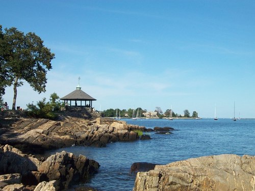 Larchmont, NY: Manor Park in the summer