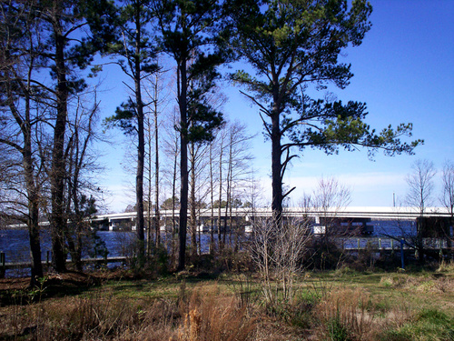 Columbia, NC : River View from walkway at the Welcome Center