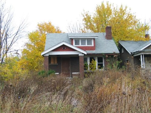 Highland Park, MI: 32 sturtevant, Highland Park. Long abandonded since being my childhood home (1956-1974)