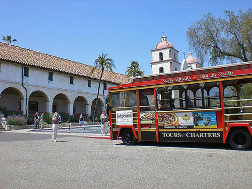 Santa Barbara, CA : Outside mission Santa Barbara!