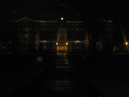 Painesville, OH: This is a picture of the college on Mentor Ave. in Painseville, Taken at night in the rain.