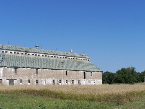 Yankton, SD : barn which was part of old state hospital (not in use)