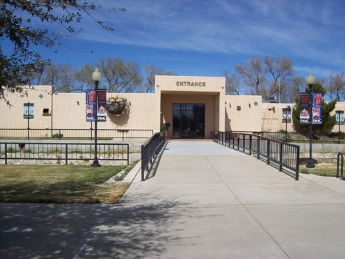 Roswell, NM : 2 Aliens leavening, Roswell, NM : Roswell Museum and Art Center New Mexico NM, after visiting