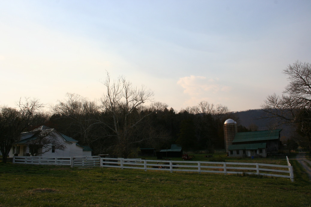 La Follette, TN: Farm House in Campbell County