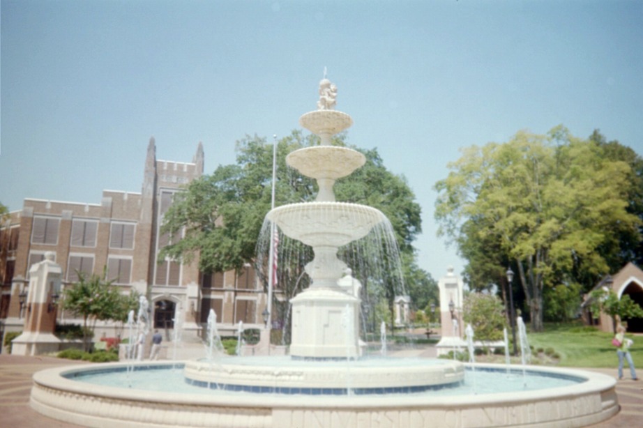 Florence, AL : Larua Harrison fountin on UNA's campus