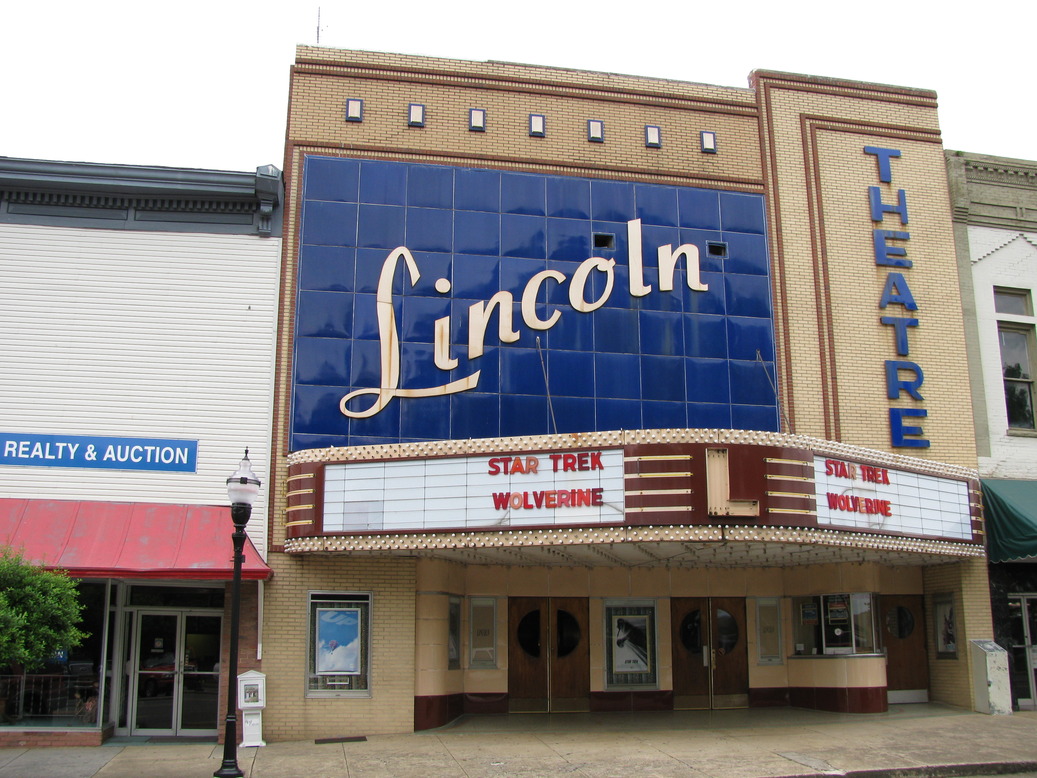 Fayetteville, TN: Lincoln Theatre on Downtown Square - Fayetteville TN