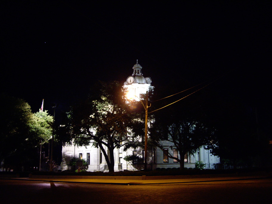 Columbia, MS: Marion County Courthouse at night