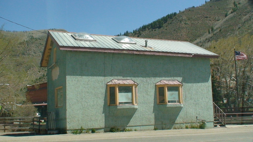 Minturn, CO: Run down, abandonded building owned by absent millionaire, Bobby Ginn