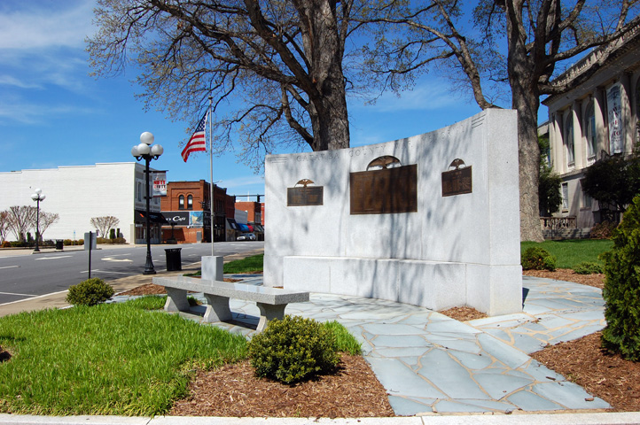 Newton, NC: Memorial in the town square